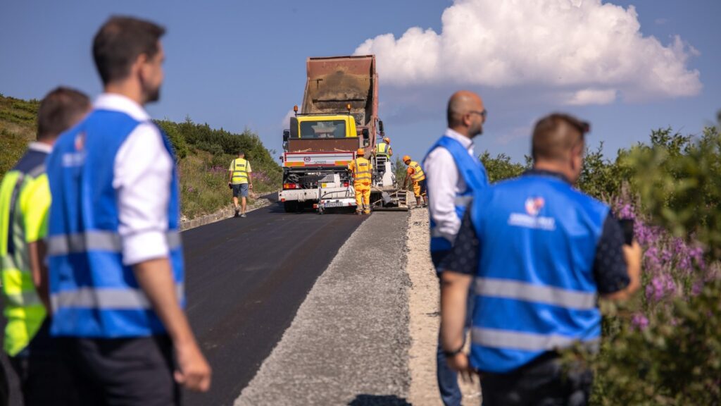 Úplná uzávera lesnej účelovej cesty od Šumiaca na Kráľovu hoľu​ súvisiaca s otvorením
